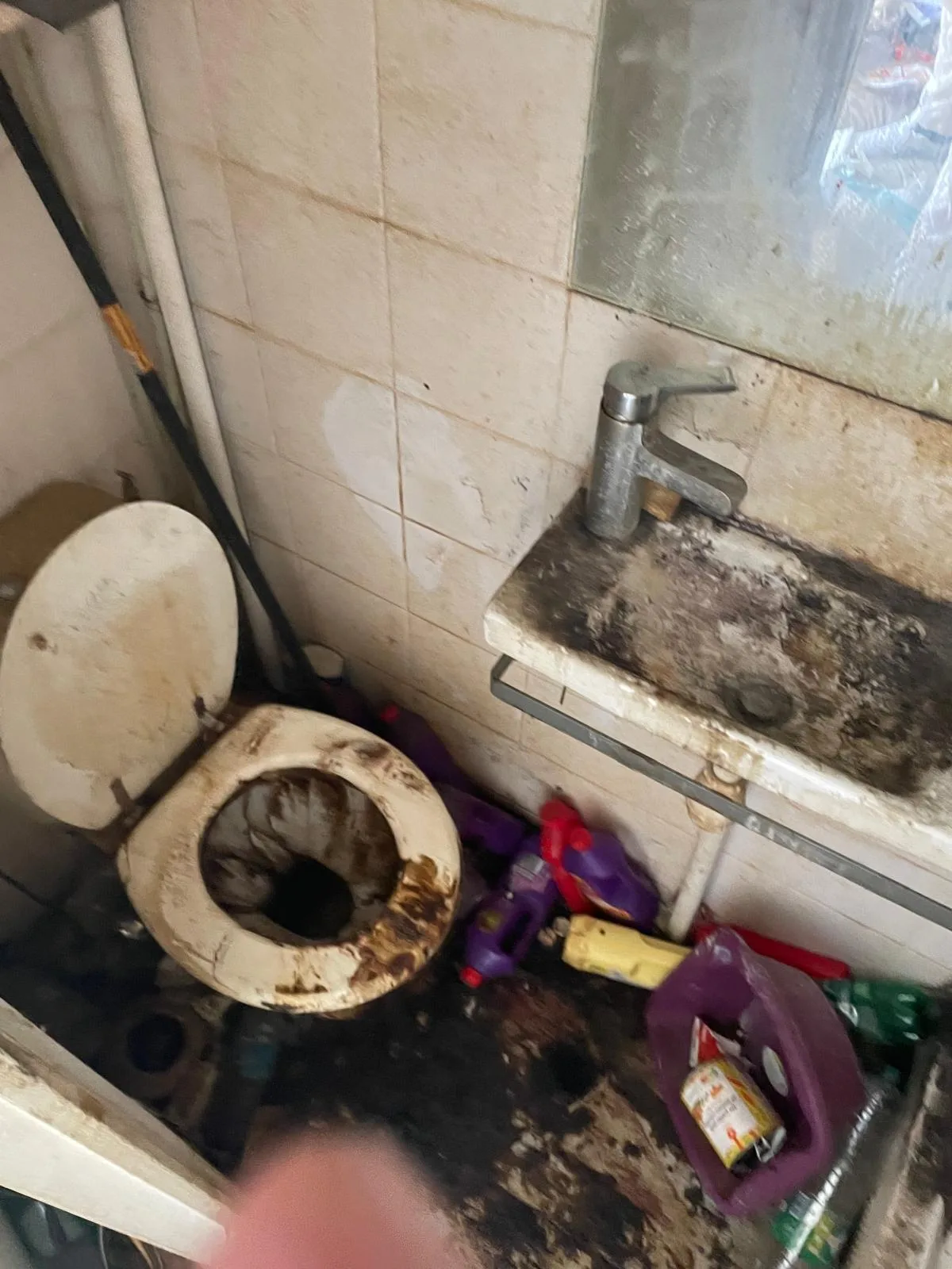 Quelle durée prévoir pour traiter un F3 Diogène avec décès dans une des pièces ? Focus sur SOS DC à Noisy-le-Grand et ses environs Quelle durée prévoir pour traiter un F3 Diogène avec décès dans une des pièces ? Focus sur SOS DC à Noisy-le-Grand et ses environs