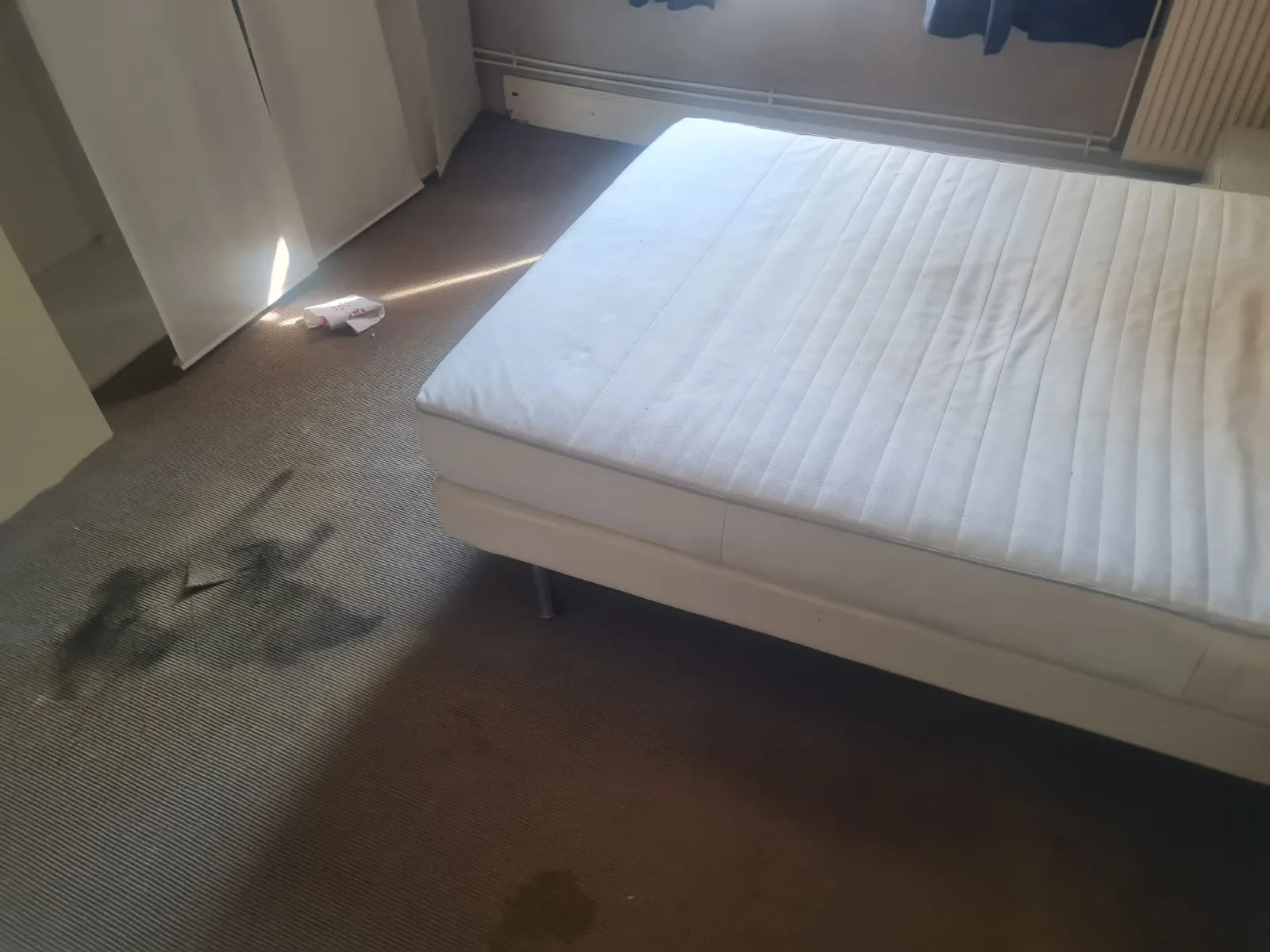 Comment se déroule un nettoyage après décès dans un appartement déjà très encombré et sale à Noisy-le-Grand ?